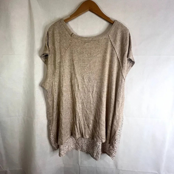 Saints & Hearts Mixed Media Short Sleeve Floral Top Size 2XL - Picture 2 of 8